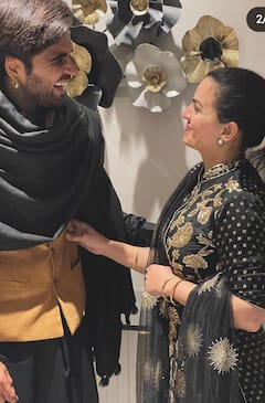 Punjabi Singer Ninja: ਪੰਜਾਬੀ ਗਾਇਕ ਨਿੰਜਾ ਨੇ ਪਤਨੀ ਨਾਲ ਮਨਾਈ ਵਿਆਹ ਦੀ ਚੌਥੀ ਵਰ੍ਹੇਗੰਢ, ਦੇਖੋ ਜੋੜੇ ਦੀਆਂ ਖੂਬਸੂਰਤ ਤਸਵੀਰਾਂ