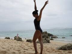 टीवी की ‘संस्कारी बहू’ ने शर्म का चोला फेंक पहनी मोनोकिनी, अदाएं देख फटी रह गई फैंस की आंखें