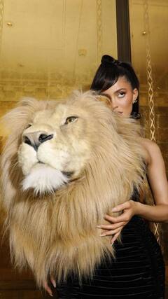 Kylie Jenner : கையில் சிங்க முகத்துடன் ரேம்ப் வாக்கில் கலந்து கொண்ட பிரபலம்..வைரலாகும் புகைப்படங்கள்!