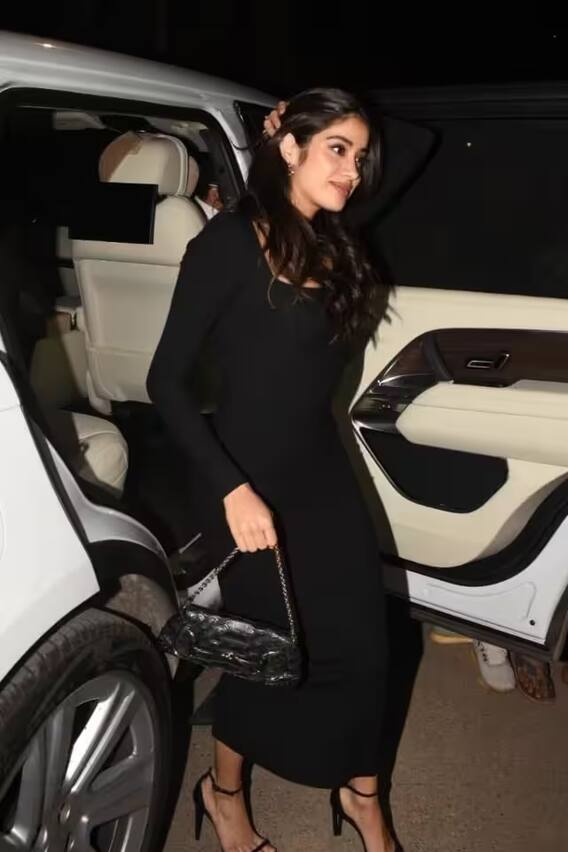 This dress of Jhanvi Kapoor is perfect for any party and event, see photos