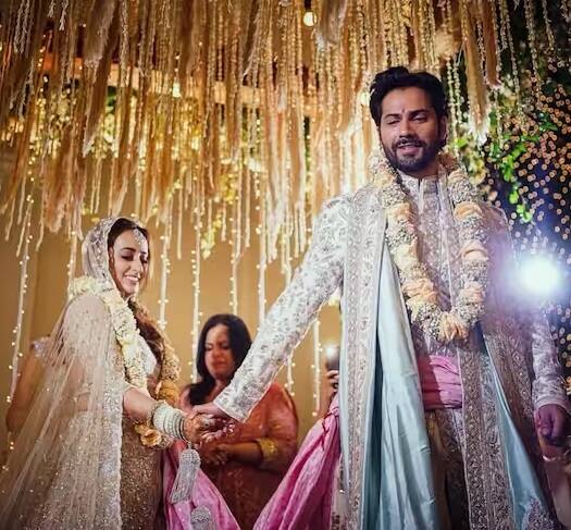 वरुण धवन शादी की सालगिरह: वरुण धवन ने पत्नी नताशा दलाल के साथ दूसरी शादी की सालगिरह मनाई वरुण धवन शादी की सालगिरह: वरुण धवन ने पत्नी नताशा दलाल के साथ दूसरी शादी की सालगिरह मनाई