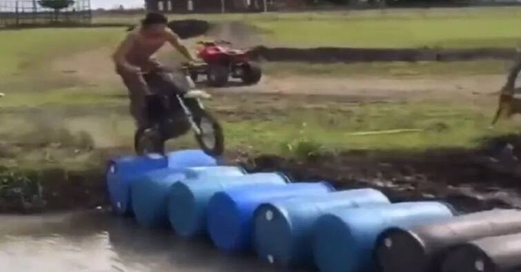 bike accident happened while a man was doing stunt funny video goes viral on social media Viral Video: ਸਟੰਟ ਕਰਦੇ ਹੋਏ ਬਾਈਕ ਤੋਂ ਡਿੱਗਿਆ, ਫਿਰ ਦਿਖਾਇਆ ਕਮਾਲ ਦਾ ਸਵੈਗ, ਵੀਡੀਓ ਦੇਖ ਕੇ ਹੱਸ ਪਏ ਲੋਕ