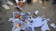 Pathaan Protest: जबलपुर में पठान का विरोध, पोस्टर जलाया गया, एक शो करना पड़ा रद्द, देखें तस्वीरें