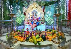 Nashik Ganesh Jayanti : नाशिकच्या चांदीच्या गणपतीला नारळाच्या पानांची आरास, कॅडबरीसह विविध फळांचा महाप्रसाद
