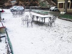 जम्मू कश्मीर, शिमला में बर्फबारी, देखिए जाती हुई ठंड की ये खूबसूरत तस्वीरें