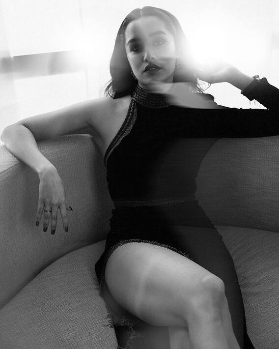 Ranbir Kapoor's actress got photoshoot done in black dress Ranbir Kapoor's actress got photoshoot done in black dress