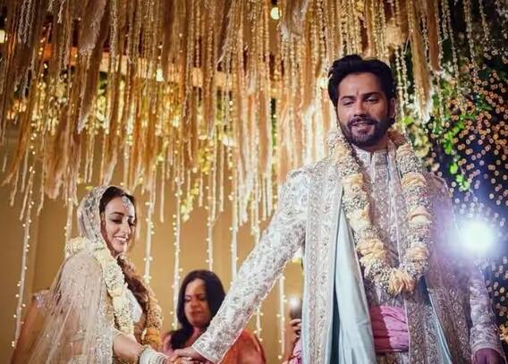 वरुण धवन शादी की सालगिरह: वरुण धवन ने पत्नी नताशा दलाल के साथ दूसरी शादी की सालगिरह मनाई वरुण धवन शादी की सालगिरह: वरुण धवन ने पत्नी नताशा दलाल के साथ दूसरी शादी की सालगिरह मनाई