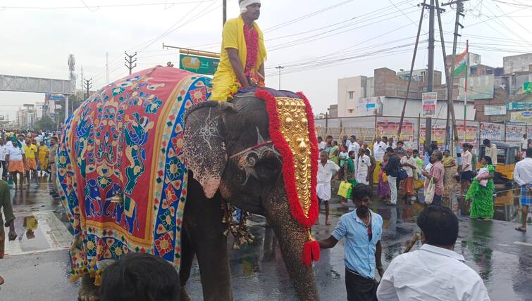 grand Kumbabhishekam festival ceremony pudhu vangalamman temple at Karur TNN கரூரில் புது வாங்கலம்மன் கோவிலில் நாளை மகா கும்பாபிஷேகம் விழா - குவியும் பக்தர்கள்