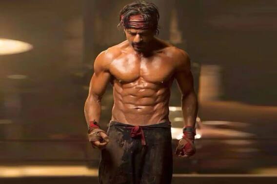 Shahrukh Khan: People are surprised to see Shahrukh Khan's strong body in 'Pathan', how is he looking so fit at the age of 57? Shahrukh Khan: People are surprised to see Shahrukh Khan's strong body in 'Pathan', how is he looking so fit at the age of 57?