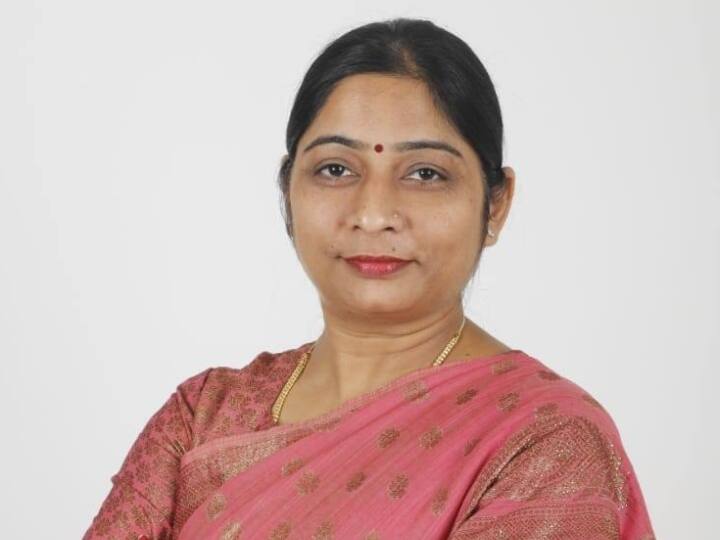 Ramcharitmanas Row: रामचरितमानस विवाद पर स्वामी प्रसाद मौर्य के बचाव में उतरीं BJP सांसद, उदाहरण देकर किया ये दावा Sanghmitra Maurya BJP MP on Father Swami Prasad Maurya Ramcharitmanas Row Ramcharitmanas Row: रामचरितमानस विवाद पर स्वामी प्रसाद मौर्य के बचाव में उतरीं BJP सांसद, उदाहरण देकर किया ये दावा