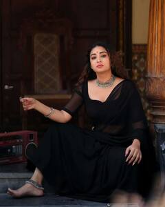 Bhanu Shree: గంగూబాయి నల్లచీర కడితే ఇలానే ఉంటుందేమో