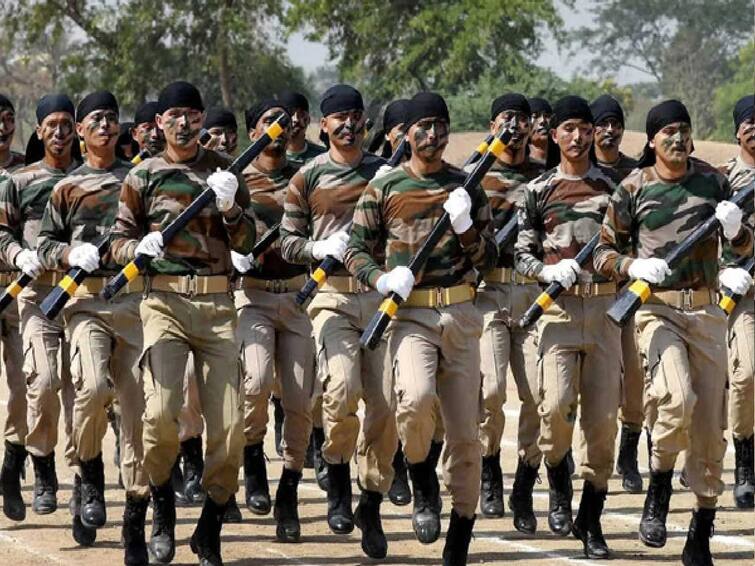 CRPF Constable Recruitment changes in Age limit, application last Date Extended CRPF Constable Recruitment: కానిస్టేబుల్‌ పోస్టులు పెరిగాయోచ్! 9,360కు చేరిన ఖాళీల సంఖ్య - వయోపరిమితి పెంపు! దరఖాస్తు గడువు కూడా పొడిగింపు!