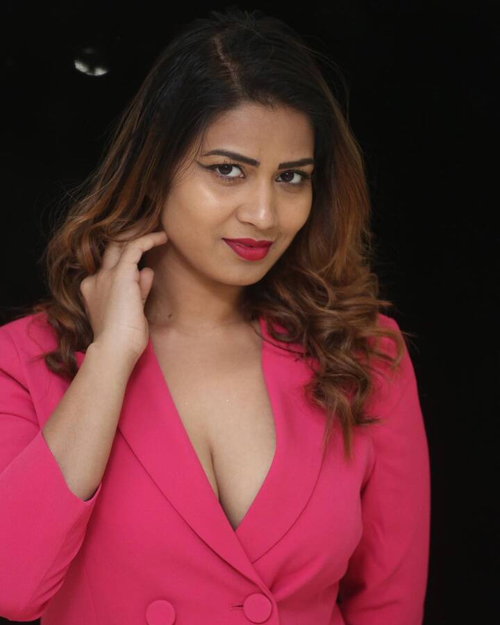 ఆర్జీవీ వీడియో ద్వారా ఇనయా బాగా పాపులరైన సంగతి మీకు తెలిసిందే. - Image Credit: Inaya Sultana/Instagram