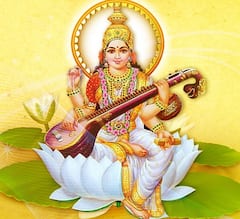 Saraswati Pujo: সরস্বতী পুজোর শুভ যোগে কোন মন্ত্রে এ বছর বীণাপাণিকে তুষ্ট করবেন? রইল সেই তালিকা