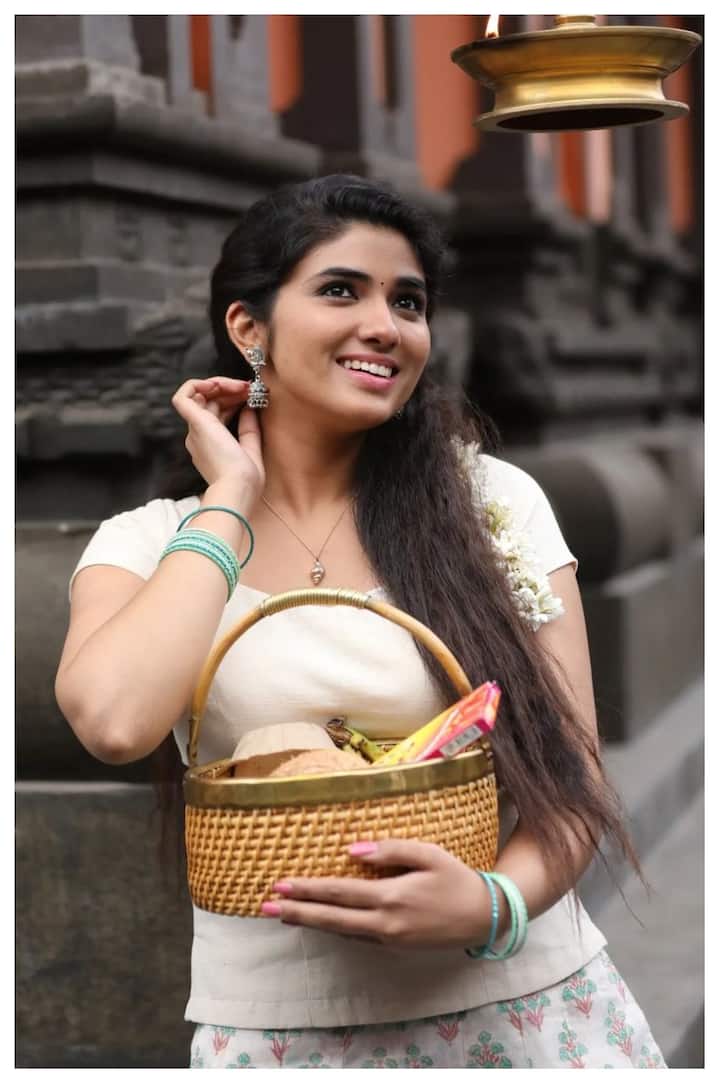 'N4' సినిమాలో తన నటనతో ప్రేక్షకులను మెప్పించింది. Image Credit: Pragya Nagra/Instagram