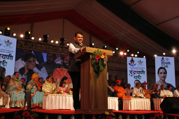 जगातील प्रगत देशांनी महिलांना अर्थव्यवस्थेच्या प्रवाहात आणि सामाजिक प्रवाहात सामावून घेतल्याने त्यांची प्रगती वेगाने झाली. आपल्यालाही देशाचा विकास वेगाने साधण्यासाठी महिलांना अर्थव्यवस्थेच्या प्रवाहात सहभागी करावे लागेल, असे प्रतिपादन राज्याचे उपमुख्यमंत्री देवेंद्र फडणवीस यांनी केले.