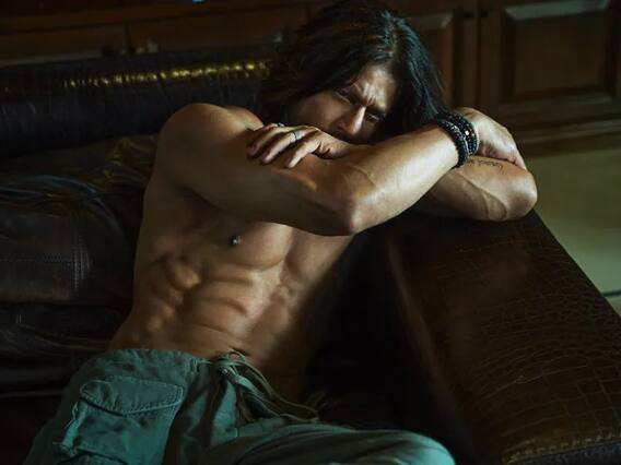 Shahrukh Khan: People are surprised to see Shahrukh Khan's strong body in 'Pathan', how is he looking so fit at the age of 57? Shahrukh Khan: People are surprised to see Shahrukh Khan's strong body in 'Pathan', how is he looking so fit at the age of 57?