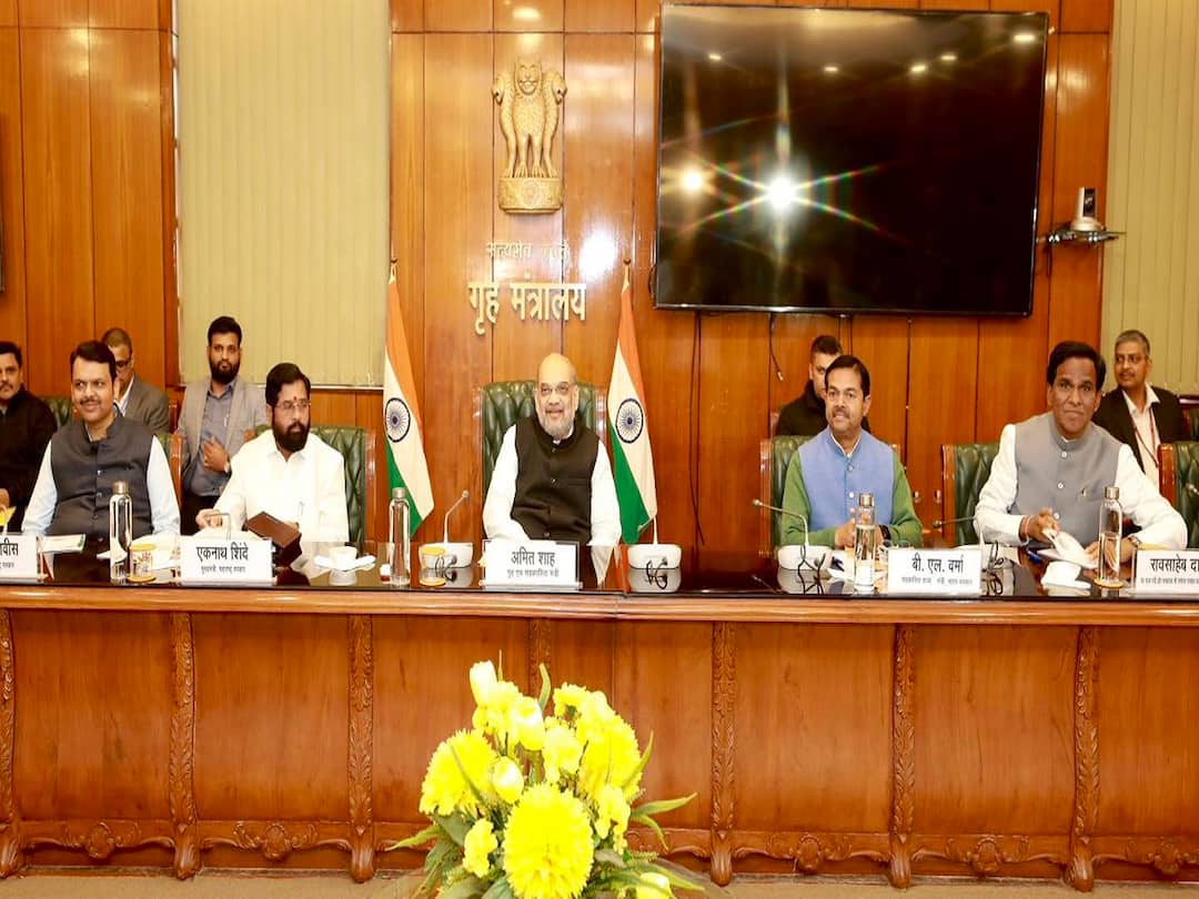 Maharashtra Sugar industry Chief Minister Eknath Shinde and Deputy Chief Minister Devendra Fadnavis met Cooperation Minister Amit Shah regarding problems in the sugar industry Sugar industry : साखर उद्योगातील अडचणीसंदर्भात मुख्यमंत्री शिंदेसह फडणवीसांनी घेतली सहकारमंत्री अमित शाह यांची भेट, केल्या 'या' मागण्या 