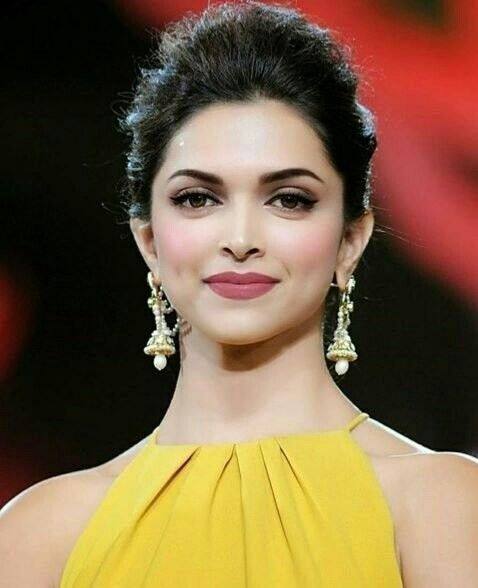 Deepika Padukone Best Opening Day Collection: દીપિકા પાદુકોણ સ્ટારર ફિલ્મ પઠાણ આજે બોક્સ ઓફિસ પર રિલીઝ થઈ છે અને કમાણીના નવા રેકોર્ડ બનાવવા માટે તૈયાર છે.