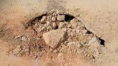 தருமபுரி: உடைந்து விழுந்த தரைப்பாலத்தில் மண், கற்களை கொட்டி பயணம் செய்யும் கிராம மக்கள்