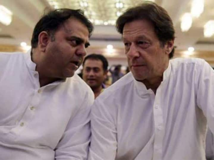 Pakistan PTI Leader Fawad Chaudhary Arrested Day After Fiery Speech Against Shehbaz Sharif Govt protest imran khan house Pakistan: पाकिस्तान के पूर्व मंत्री और पीटीआई नेता फवाद चौधरी गिरफ्तार, इमरान पर भी कस सकता है शिकंजा, घर के बाहर जुटे कार्यकर्ता