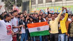 Pathaan Movie Release: কাকভোর থেকে হলমুখী দর্শক, বাঁধ ভাঙা উচ্ছ্বাস, 'পাঠান' উৎসবে সামিল কলকাতা