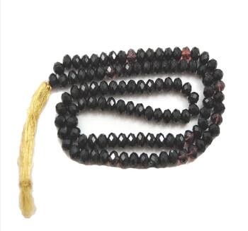 ''ॐ बुद्धिप्रदाये नमः''    ਇਸ ਮੰਤਰ ਦਾ ਜਾਪ ਕਰਨ ਨਾਲ ਬੁੱਧੀ ਤੇਜ਼ ਹੋ ਜਾਂਦੀ ਹੈ। ਭਗਵਾਨ ਗਣੇਸ਼ ਦੀ ਪੂਜਾ ਦੌਰਾਨ ਇਸ ਮੰਤਰ ਦਾ ਜਾਪ ਘੱਟ ਤੋਂ ਘੱਟ 108 ਵਾਰ ਕਰਨਾ ਚਾਹੀਦਾ ਹੈ। ਮੰਤਰ ਦਾ ਜਾਪ ਕਰਨ ਤੋਂ ਪਹਿਲਾਂ, ਭਗਵਾਨ ਗਣੇਸ਼ ਦੀ ਪੂਜਾ ਕਰੋ ਅਤੇ ਉਨ੍ਹਾਂ ਨੂੰ ਮੋਦਕ, ਲਾਲ ਗੁਲਾਬ ਅਤੇ ਦ੍ਰੁਵਾ ਚੜ੍ਹਾਓ। ਇਸ ਤੋਂ ਬਾਅਦ ਘਿਓ ਦਾ ਦੀਵਾ ਜਗਾਓ ਅਤੇ ਫਿਰ ਮੰਤਰ ਦਾ ਜਾਪ ਕਰੋ। ਇਸ ਮੰਤਰ ਦਾ ਜਾਪ ਵਿਦਿਆਰਥੀਆਂ ਲਈ ਵਿਸ਼ੇਸ਼ ਤੌਰ 'ਤੇ ਲਾਭਦਾਇਕ ਹੈ।