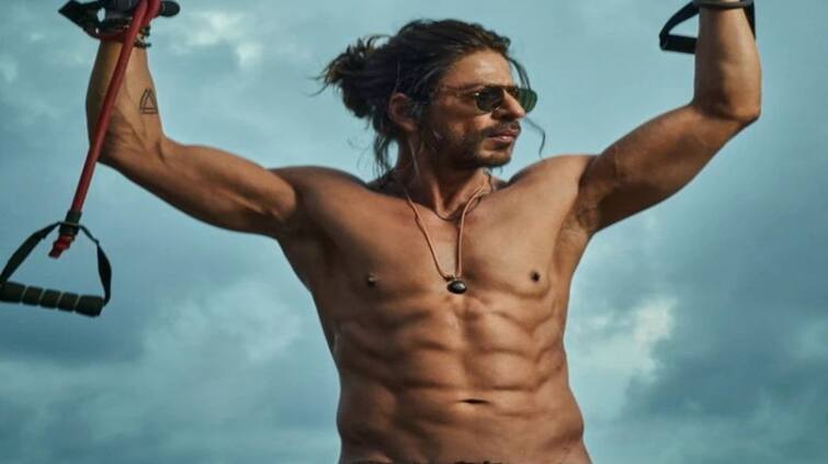 shah-rukh-khan-personal-gym-trainer-prashant-revealed-secret-of-srk-pathaan-amazing-body Shah Rukh Khan: ਸ਼ਾਹਰੁਖ ਖਾਨ ਨੇ ਦਮਦਾਰ ਬੌਡੀ ਲਈ ਜਿੰਮ 'ਚ 2 ਸਾਲ ਵਹਾਇਆ ਪਸੀਨਾ, 57 ਦੀ ਉਮਰ 'ਚ ਫਿਟਨੈੱਸ ਦੇਖ ਲੋਕ ਹੈਰਾਨ