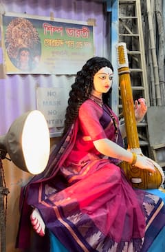 Basant Panchami: कोलकाता में सरस्वती पूजा की तैयारियां लगभग पूरी, तस्वीरों में देखें मां शारदे का भव्य रूप