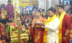 Pune News : दगडूशेठ हलवाईचा थाटच न्यारा, गणेशजन्म सोहळ्यासाठी 288 तोळ्याचा सोन्याचा पाळणा