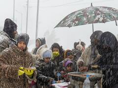उत्तर भारत के कुछ इलाकों में देर रात बारिश, तेज हवाएं भी चलीं, पहाड़ी राज्यों में बर्फबारी, जानें आज कैसा रहेगा मौसम