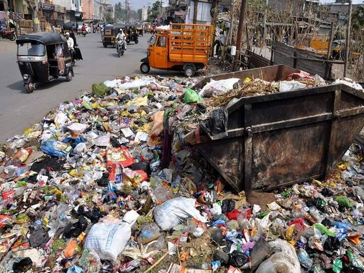 maharashtra News Aurangabad News The problem of garbage crisis in Aurangabad city has been solved  Movement of sweepers back Aurangabad: औरंगाबाद शहरातील 'कचरा कोंडी'चा प्रश्न मिटला; सफाई कामगारांचे आंदोलन मागे