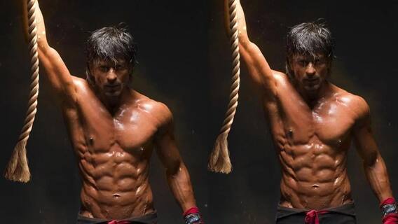 Shahrukh Khan: People are surprised to see Shahrukh Khan's strong body in 'Pathan', how is he looking so fit at the age of 57? Shahrukh Khan: People are surprised to see Shahrukh Khan's strong body in 'Pathan', how is he looking so fit at the age of 57?