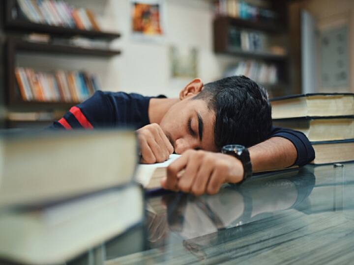 Poor Sleep Quality Linked With Multiple Sclerosis Risk In Teens: Study Poor Sleep Quality Linked With Multiple Sclerosis Risk In Teens: Study