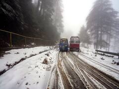 Heavy Snowfall In Kashmir Affects Connectivity, Flights Delayed Due To Low Visibility. IN PICS