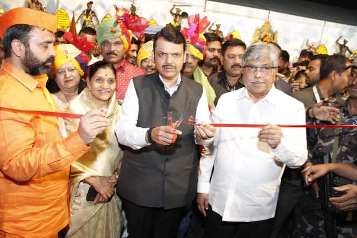 भोसरी येथील गावजत्रा मैदानावर शिवांजली सखी मंच आयोजित इंद्रायणी थडी जत्रेच्या उद्घाटन प्रसंगी ते बोलत होते. कार्यक्रमाला पालकमंत्री चंद्रकांतदादा पाटील, आमदार महेश लांडगे, आमदार राहुल कुल, आमदार उमा खापरे, माजी राज्यमंत्री संजय उर्फ बाळा भेगडे, माजी खासदार अमर साबळे, शिवाजीराव आढळराव पाटील, माजी आमदार जगदीश मुळीक, शरद सोनवणे, बापू पठारे, पद्मश्री गिरीश प्रभुणे आदी उपस्थित होते.