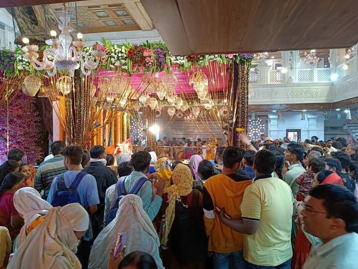 आज, बुधवारी माघी चतुर्थीनिमित्त टेकडी गणेश मंदिरात विविध धार्मिक कार्यक्रमांचं आयोजन करण्यात आल आहे. चतुर्थीनिमित्त काल मंगळवारपासूनच टेकडी गणेश मंदिरात भाविकांची गर्दी बघायला मिळत आहे.