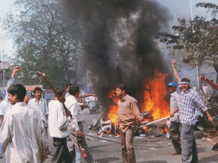 Godhra Gujarat Riots case Court acquitted 22 accused due to lack of evidence over 17 killing and Burning dead bodies Gujarat Riots Case: लोगों की हत्या कर लाशें जलाने का था आरोप, नहीं मिले सबूत, अब 22 आरोपियों को कोर्ट ने किया बरी