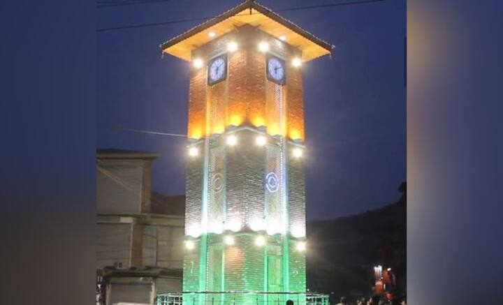 দেশপ্রেমের আবেগে উদ্বেল উপত্যকাও। জম্মু ও কাশ্মীরে নবনির্মিত ক্লক টাওয়ারও ঝলমল করছে তেরঙ্গায়।