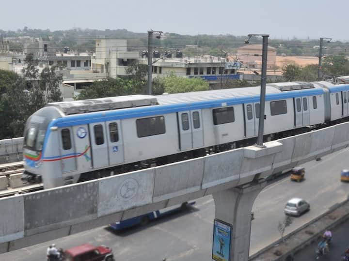 Hyderabad Metro rail charges hike L and T metro rail decided increase ticket price after committee report DNN Hyderabad Metro Charges : హైదరాబాద్ మెట్రో రైలు ప్రయాణికులకు షాక్, త్వరలో ఛార్జీల పెంపు!