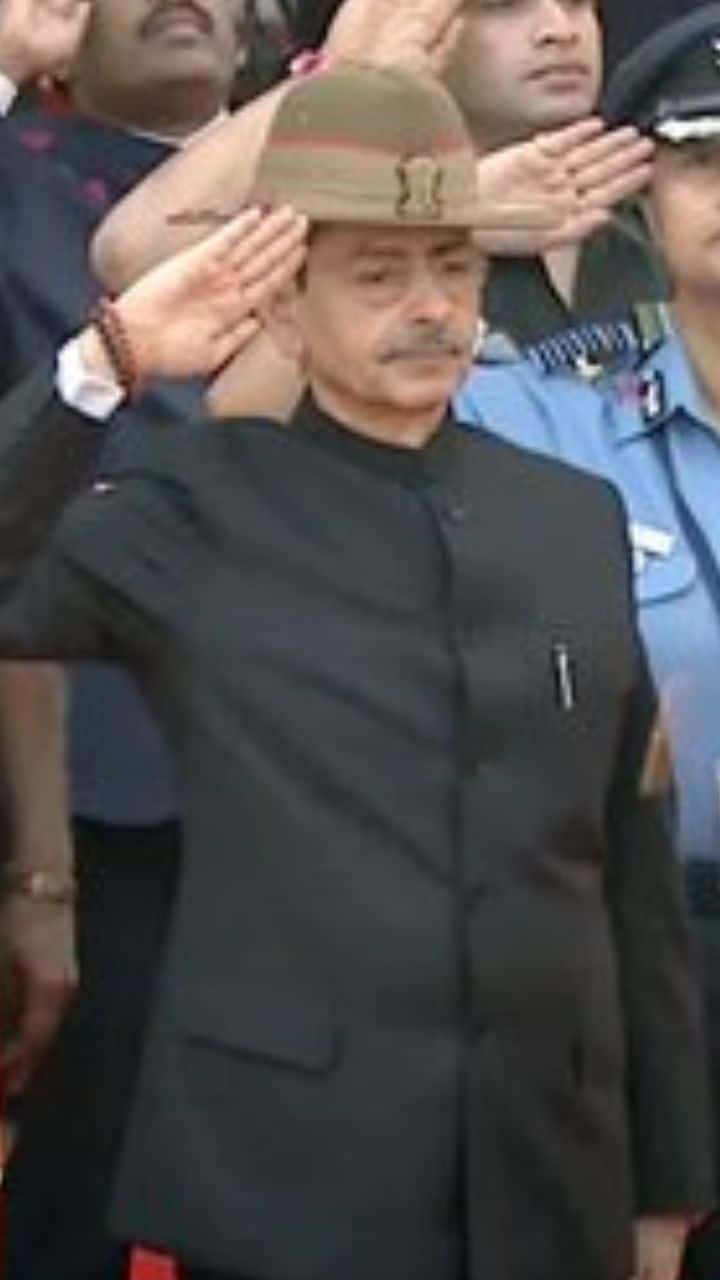 ஆளுநர் ஆர் என் ரவி, தேசியக்கொடியை ஏற்றி குடியரசு தின நிகழ்ச்சிகளை தொடங்கி வைத்தார்