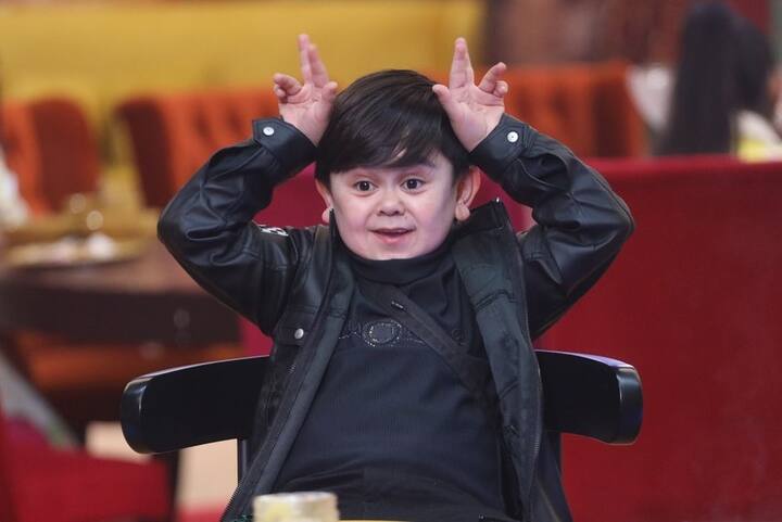 अब्दु रोज़िक ने शो से बाहर होते ही अपना गाना 'प्यार' रिलीज़ कर दिया है और वह सलमान खान की आने वाली फिल्म 'किसी का भाई किसी की जान' में भी दिखाई देंगे. खबर हैं कि, अब्दू रिएलिटी शो 'बिग ब्रदर UK' में भी नजर आने वाले हैं.