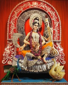 Basant Panchmi: कोलकाता में हुई बसंत पंचमी की शुरुआत, जगह जगह हो रही मां शारदे की पूजा, तस्वीरों में देखें झलक