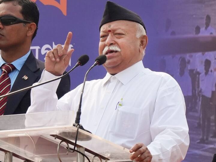 Republic Day 2023 RSS Mohan Bhagwat Visit Jaipur Said Make India Knowledgeable People  BR Ambedkar Tiranga Republic Day 2023: 'ज्ञानवान लोगों का देश बनाएंगे...', बोले RSS चीफ मोहन भागवत, झंडे के तीन रंगों का किया जिक्र