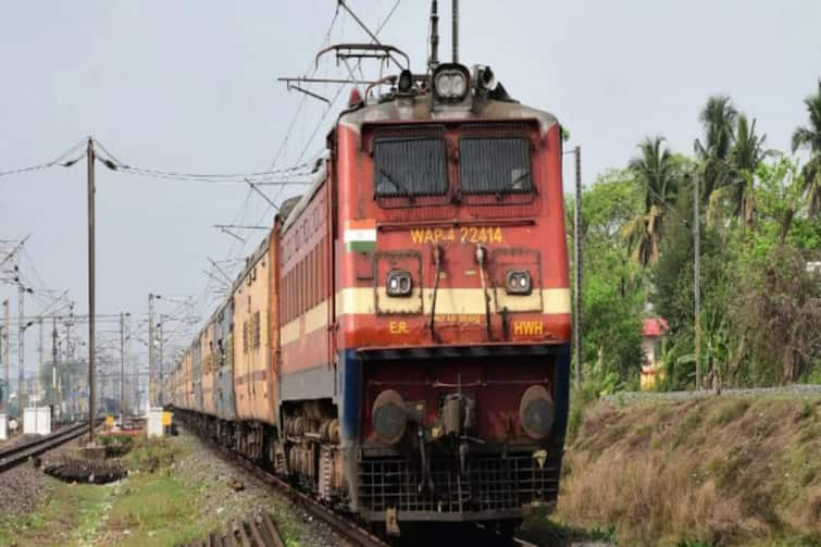 Officials informed about the plan to modernize 15 railway stations in Trichy division TNN திருச்சி கோட்டத்தில் 15 ரெயில் நிலையங்களை நவீனப்படுத்த திட்டம்  - அதிகாரிகள் தகவல்