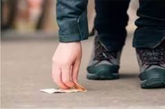 Dream Interpretation: ਜੇਕਰ ਤੁਹਾਨੂੰ ਸੁਪਨੇ 'ਚ ਇਦਾਂ ਨਜ਼ਰ ਆਉਂਦੇ ਪੈਸੇ, ਤਾਂ ਹੋਵੇਗਾ ਧਨ ਦਾ ਲਾਭ, ਜਾਣੋ ਸੰਕੇਤ