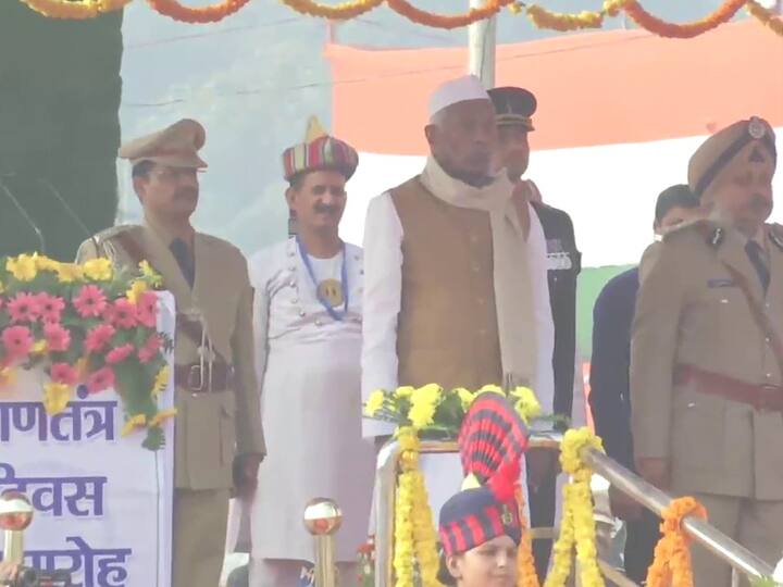 Bihar Governor Fagu Chauhan unfurls the National Flag in Patna on Republic Day. (Source: ANI)