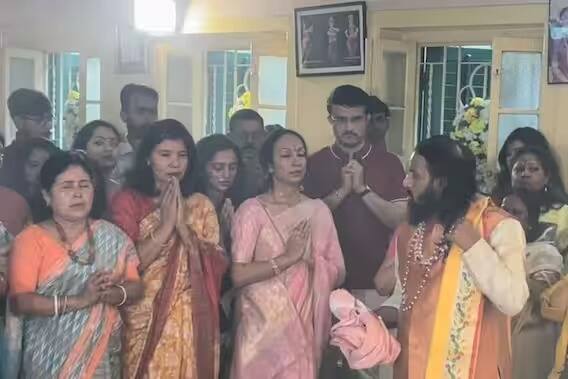 इस मौके पर उनके परिवार के लोग मौजूद रहे. सौरभ गांगुली यहां अपनी पत्नी के साथ पहुंचे थे. हालांकि उनकी बेटी इस अवसर पर शामिल नहीं हुईं.