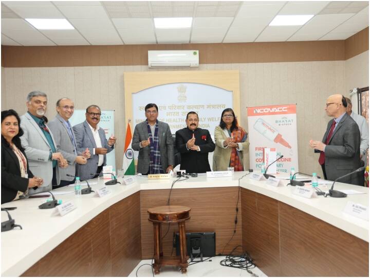 Health Minister Mansukh Mandaviya launches Bharat Biotech's nasal Covid vaccine iNCOVACC Nasal Vaccine: भारत बायोटेक की नेजल कोविड वैक्सीन iNCOVACC लॉन्च, इतनी है कीमत