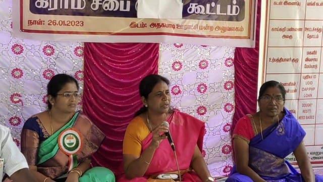 ‘இளைய சமூகமே எழுங்கள் நாளைய பாரதம் நமது கையில்’ - அசத்திய அரசு பள்ளி மாணவி